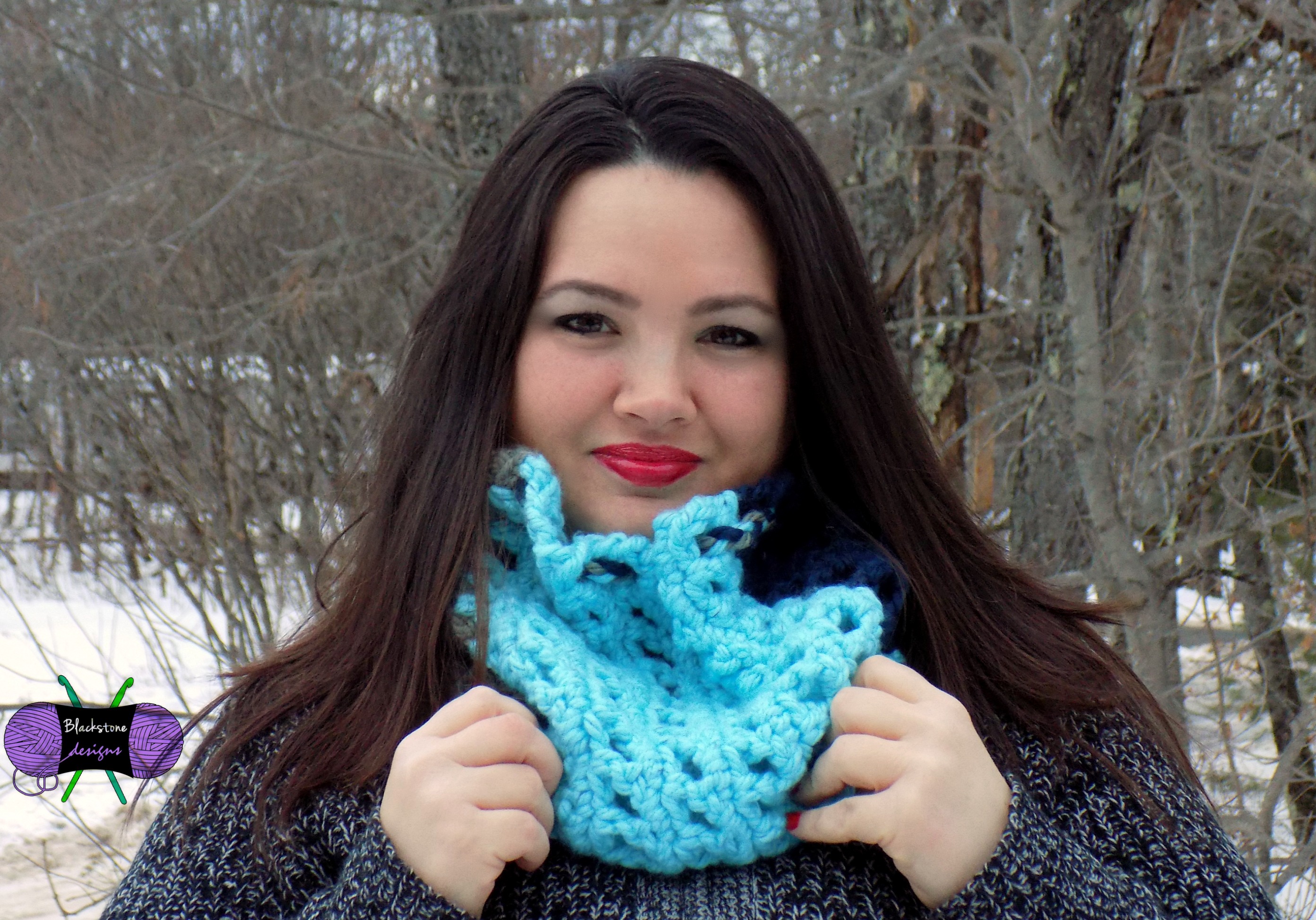Blue Super Chunky Colosseum Cowl Crochet Pattern