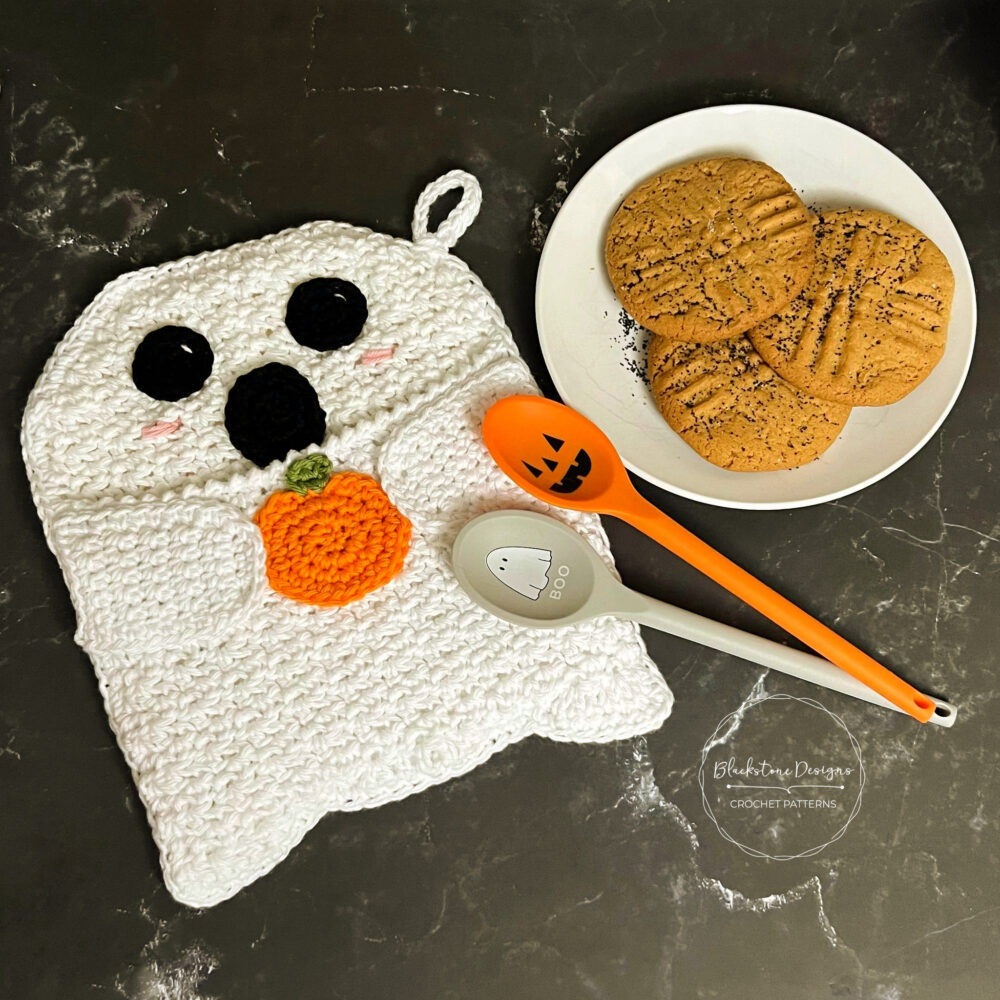 Crochet Ghost Pot Holder with Pocket, Ghost holding a pumpkin