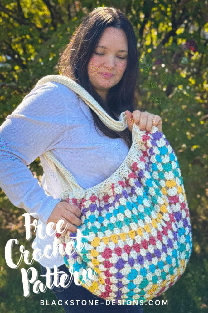 Crocheted granny square bag made from one large granny square – free crochet pattern